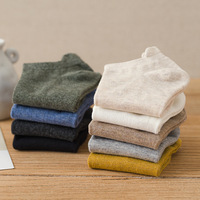 Bas de sport en coton épais blanc et noir avec logo personnalisé, vente en gros, MOQ faible, chaussettes de sport antidérapantes pour hommes, chaussettes de cheville