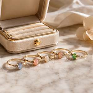 Anello tono opale per donna con accenti in cristallo, elegante anello ovale alla moda, accessorio per tutti i giorni e per feste - Product Image 1