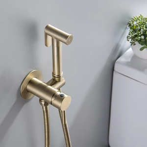 Ensemble <span class=keywords><strong>de</strong></span> pulvérisateur <span class=keywords><strong>de</strong></span> bidet portatif <span class=keywords><strong>de</strong></span> luxe en or avec vanne <span class=keywords><strong>de</strong></span> contrôle du débit d'<span class=keywords><strong>eau</strong></span>, douche Shattaf en acier inoxydable SUS304 <span class=keywords><strong>pour</strong></span> salle <span class=keywords><strong>de</strong></span> bain d'hôtel - Product Image 2