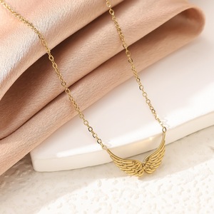 Collana con Ciondolo Ali d'Angelo in Acciaio Inossidabile Placcato Oro 18K, Personalizzabile con Doppio Foro, Ali 3D, Catena Antiossidante per Donne - Product Image 2