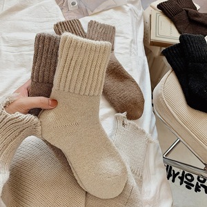 Chaussettes thermiques standard pour femmes, couleurs unies, très vendues en hiver, respirantes, en tricot, pas chères, 95% polyester, chaussettes chaudes en tissu éponge - Product Image 2