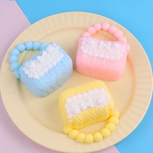 Juguete Antiestrés de Silicona Realista en Forma de Bolso de 7.5 cm, de Grado Alimenticio, para Todas las Edades, Regalo Perfecto para la Felicidad Instantánea - Product Image 4
