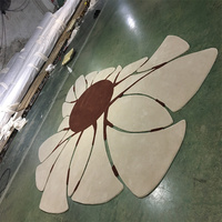 Tapis de salon moderne en laine sur mesure, forme irrégulière, tufté à la main, abstrait, artistique, fait main par un designer pour usage domestique