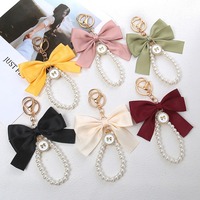Porte-clés en ruban perlé avec breloque nœud en cristal pour femme et fille, accessoire de mode en tissu de soie, pendentif pour sac