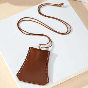 Pochette de rangement en cuir pour le cou, forme ronde et trapézoïdale, portable pour écouteurs, lunettes, clés, couleur ambre et noir, design avec surpiqûres - Product Image 3