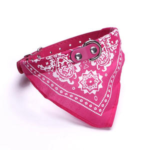 Collar Duradero para Perro con Pañuelo <span class=keywords><strong>de</strong></span> Cuero PU con Estampado Paisley, Pañuelo Triangular Ajustable para Cachorros y Perros Pequeños y Medianos - Product Image 1