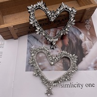 En gros 3D Creux Coeur Tissu Patch Accessoires À La Main Perlé Strass Résine Matériel pour Vêtements BRICOLAGE Fournitures