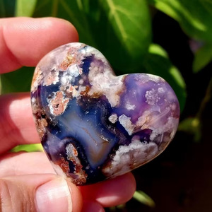 Nouvel Arrivage en Gros : Pierre de Palmier Cœur en Agate Fleur Bleue, Cristal Artisanal de Forme Libre Fleur Violette pour la Décoration - Product Image 1