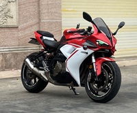 Moto sportive QJMOTOR Race 600 600cc à refroidissement liquide 4 cylindres, idéale pour la conduite à grande vitesse et les passionnés de piste