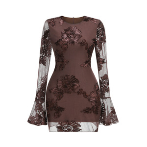 Abito da Sera Vintage Floreale Mini con Maniche Lunghe Trasparenti e Orlo a Matita, Ricamo di Rose Marrone Scuro per Donna, Outfit Formale per Feste - Product Image 1