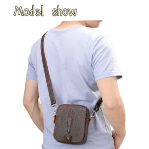 Sac bandoulière de luxe pour homme avec décoration lettre, style décontracté et professionnel - Product Image 1