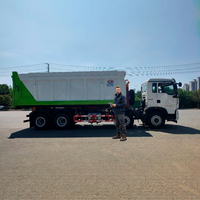 Compacteur de déchets Haowo pour camions lourds avec bras à crochet détachable pour un chargement/déchargement rapide des bacs à déchets pour la collecte quotidienne dans les parcs et propriétés