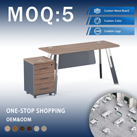 Bureau de travail pour personnel, surface en mélamine stratifiée, structure métallique, tiroirs de rangement, poste de travail informatique, mobilier de bureau