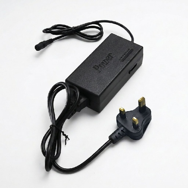 Customized Factory 12V-24V 96W UK Plug Wall Mount Multi Tips Regulated Universal DC Adapter Charger for Universal Laptop