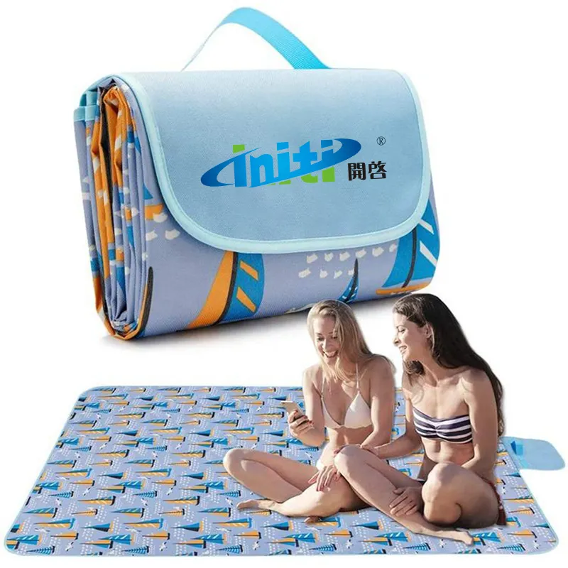 Sıcak satış taşınabilir özel Logo geri dönüşümlü katlanabilir su geçirmez kum geçirmez plaj Mat açık alan piknik battaniyesi Mat