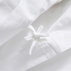 Parure <span class=keywords><strong>de</strong></span> lit quatre pièces 100 % coton style années 60, blanc pur, jacquard satiné, teinture réactive, personnalisable pour lit d'hôtel ou <span class=keywords><strong>de</strong></span> maison d'hôtes - Product Image 4