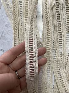 شريط دانتيل أبيض مطرز عالي الجودة من البوليستر بتصميم مجوف دقيق للبيع بالجملة - Product Image 3