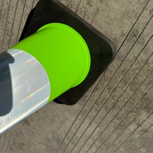 Şehir Yollarında Güvenlik İçin Esnek Yeşil PVC Enjeksiyon Kalıplı Trafik Konisi 70cm - Product Image 6