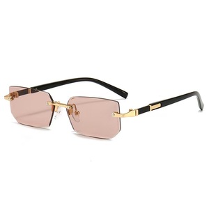 Occhiali da sole da uomo senza montatura con bordi tagliati, in metallo oro e nero, rettangolari, con protezione UV400, per la guida - Product Image 3