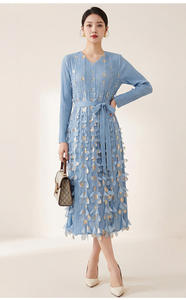 Nouvelle Arrivée 2026 – Robe Élégante Femme Coupe A-Line Taille Naturelle Plissée Froncée Col V Manches Longues Longueur Genou Pétale 3D Écologique - Product Image 5