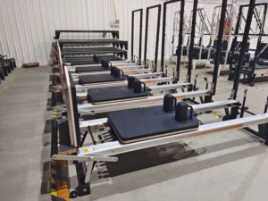 Reformer de Aluminio de Lujo Ajustable y Portátil para Ejercicio en Casa, con Media Torre, Modelo Eleven-cm-re004, Color Negro Esencia - Product Image 6