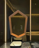 Espejo de Baño con Retroiluminación LED de 22 Pulgadas, Televisor con Espejo Inteligente Antivaho e Impermeable IP65 para Baños de Hoteles y Villas de 5 Estrellas
