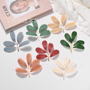 Feuille d'arachide artificielle Jia Jun 11 cm en plastique et soie pour décoration de mariage et de maison - Product Image 1