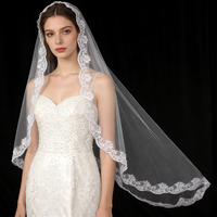 Voiles de mariée en dentelle française avec broderie florale sur le bord, en stock