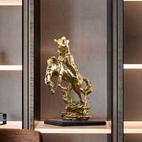 Statue de cowboy équestre américain peinte à la main en résine, sculpture d'entraîneur de chevaux, cadeau d'affaires, fabriqué en Chine, pour la maison