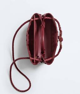 Bolso de mano Bottega BV en piel Intrecciato flexible con detalle de nudo distintivo y correa cruzada deslizante Veneta - Product Image 5