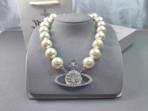 Collier chaîne de pull Saturne style punk en perles de cuivre plaqué or avec grandes perles de la Reine Mère - Product Image 6