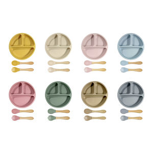 Assiette d'apprentissage pour bébé, assiette divisée avec poignée en bois, cuillère et fourchette en silicone, matériau résistant à la chaleur, compatible micro-ondes - Product Image 6