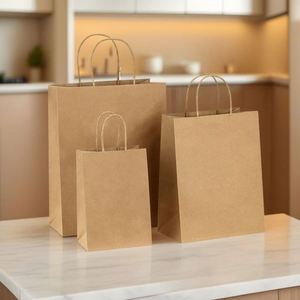 Petits sacs en papier kraft à fond carré pour les entreprises, pour l'épicerie et la restauration, design de Noël à Lahore, Pakistan - Product Image 2