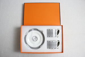 Service à thé en porcelaine fine européenne de haute qualité et à prix compétitif, 2 tasses et soucoupes - Product Image 2