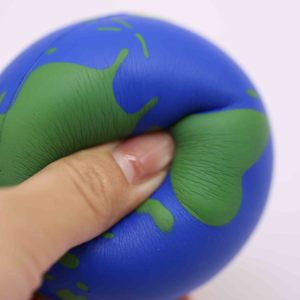 Balles en mousse anti-stress Earth Day, mini globe planétaire éducatif à presser pour récompense scolaire, cadeau de fête - Product Image 2
