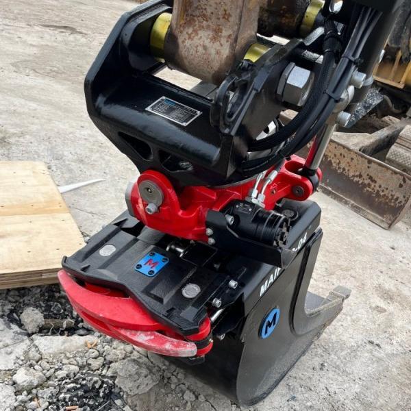 Hydraulic Tiltrotator 360 Degree Rotating Excavator Hydraulic Wrist European Standard Quick Hitch CE Certified