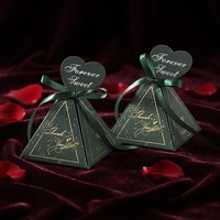 Petite boîte cadeau de Noël, boîtes à bonbons rouges, boîtes rondes pour cadeaux avec rubans pour les fêtes de mariage et d'anniversaire