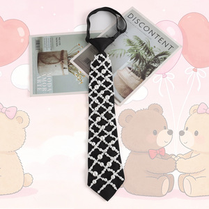 Corbata de perlas con patrón geométrico negro para mujer, estilo preppy informal, decoración sin necesidad de atar nudos - Product Image 1