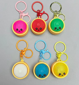 Porte-clés en caoutchouc souple anti-stress QY Cartoon 3D en forme de boulette de riz vapeur, étanche, cadeau d'affaires - Product Image 5