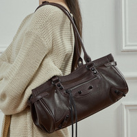 Bolso Horizontal ABG de Cuero Genuino con Cierre de Cremallera, Estilo Urbano con Tachuelas y Punta Abierta, para Negocios, Desplazamientos, Estilo Punk y Motero