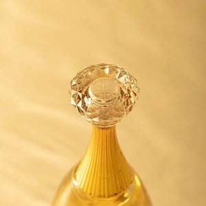 Profumo Naturale a Lunga Durata per Donne, Fragranza Leggera di Patchouli e Vetiver, Modello Virale su Douyin e Kuaishou - Product Image 3