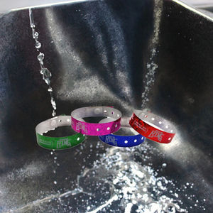أساور معصم ترويجية مخصصة عاكسة من البلاستيك للأحداث - Product Image 3