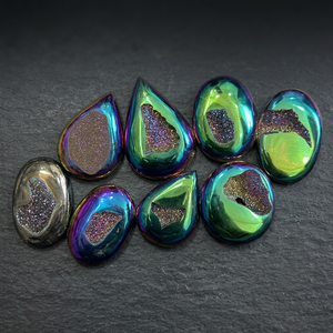 MAHNAJ GEMS Gemas Naturales de Titanio Aura Arcoíris Druzy Cabujón al por Mayor 10-20mm Iridiscentes para Envoltura de Alambre y Fabricación de Joyas - Product Image 5