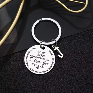 En 2025, j'ai <span class=keywords><strong>acheté</strong></span> un porte-clés en métal avec 26 lettres pour mon fils pour son anniversaire, sa remise de diplôme et la Saint-Valentin. - Product Image 5