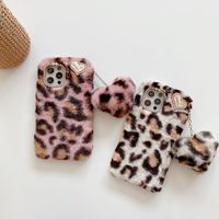 Coque de téléphone en peluche léopard avec cordon en strass en forme de cœur, étui de protection en PC pour iPhone 18 Pro Max 17 16 15 Pro 14 13
