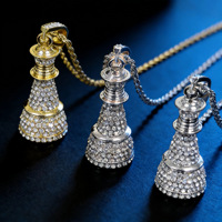 Pendentif Qizi Hip-Hop en forme de pièce d'échecs 3D entièrement sertie de diamants, chaîne tressée, accessoires tendance pour hommes, personnalité à la mode