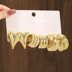 Ensemble de boucles d'oreilles pour femmes, style classique minimaliste européen, motif ours en forme de cœur, créoles géométriques en alliage plaqué or, vente en gros - Product Image 3