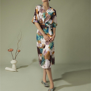 Robe d'été 2026 avec ceinture élégante, coupe ajusté<span class=keywords><strong>e</strong></span>, imprimé<span class=keywords><strong>e</strong></span>, jupe midi en satin, grandes tailles - Product Image 2