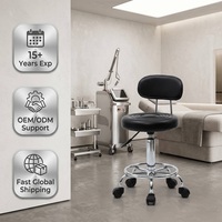 Chaises de bar design élégantes en cuir surpiqué avec base métallique, pivotantes à 360° et réglables, pour boutique, opticien, showroom d'optique