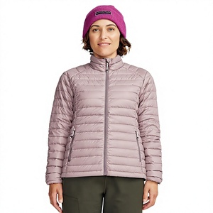 Chaqueta de invierno acolchada personalizada para mujer, ropa informal premium para exteriores, a prueba de viento, con cierre de cremallera y bolsillos laterales. - Product Image 1